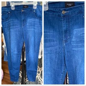 Celebrity ⭐️ Pink Skinny Jeans • Size 15/32 (like a size 1️⃣4️⃣) SUPER Stretch‼️